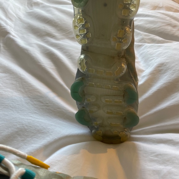 Nike Air Shoes - Picture 2 of 4